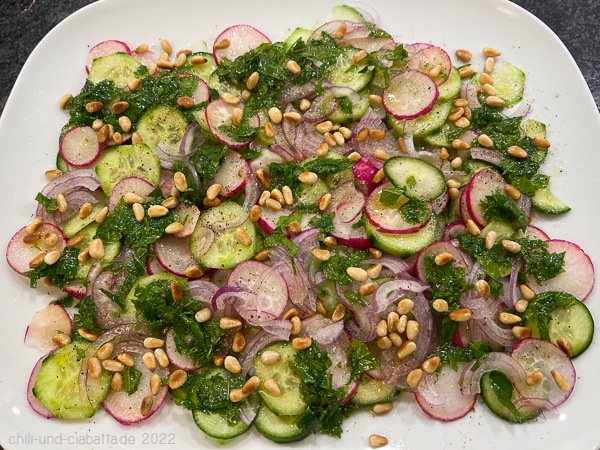 Gurken-Radieschensalat mit Minze