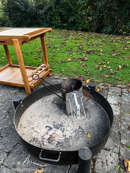 Feuerstelle mit Kohleresten